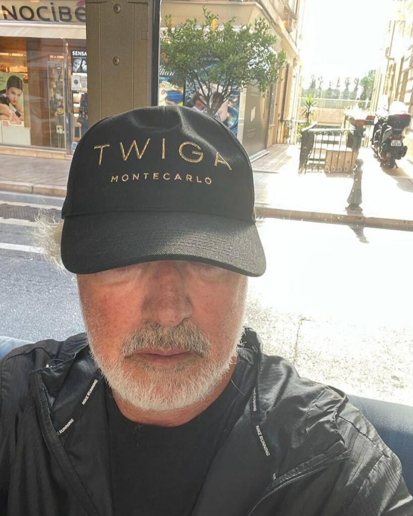 Flavio Briatore, Buona giornata a tutti!… su Instagram incanta i suoi fan