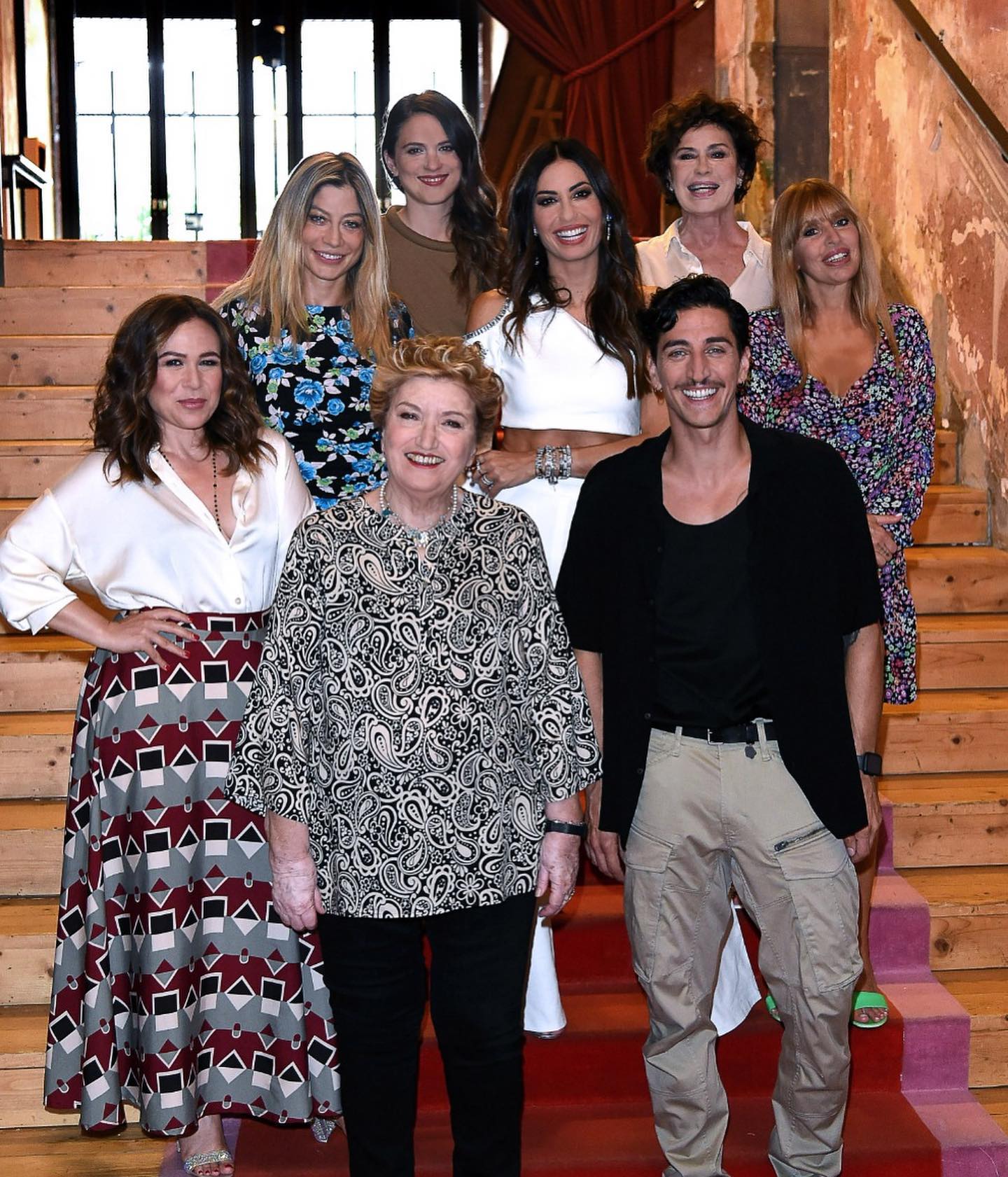 Elisabetta Gregoraci • Nudi per la vita questa sera 21.20 rai 2
• Fin da piccola mi sono dovuta rapp...