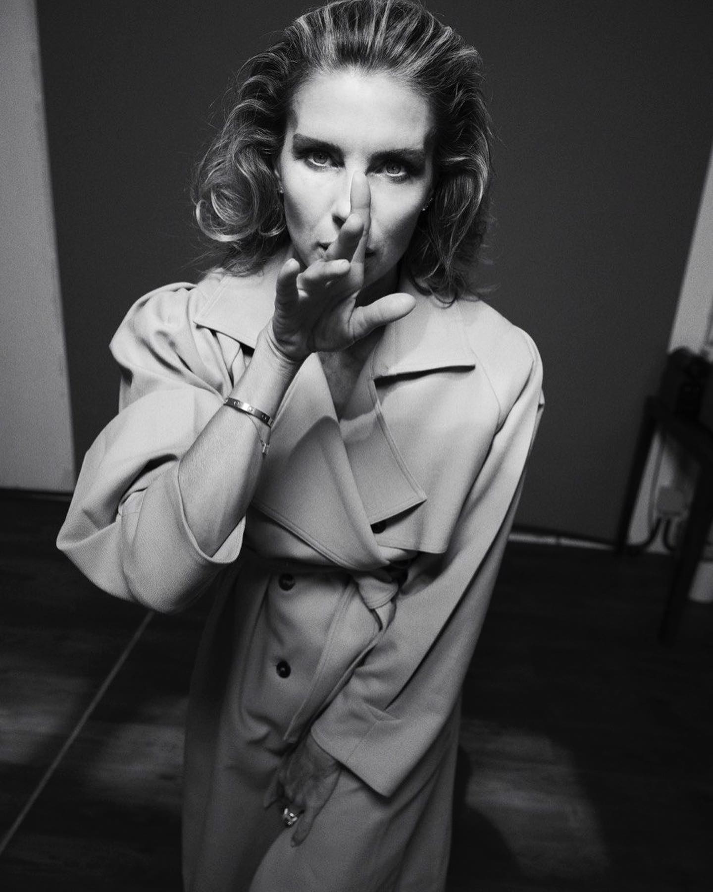 Martina Colombari Autumn shows us how beautiful it is to let things go. 
WELCOME AUTUMN !!!
( ph ...