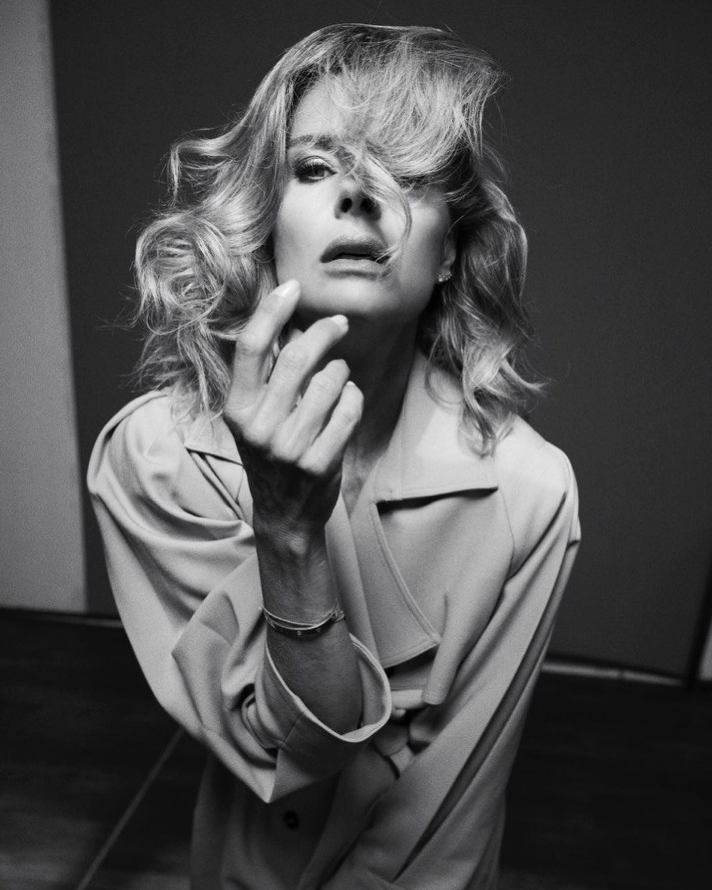 Martina Colombari Autumn shows us how beautiful it is to let things go. 
WELCOME AUTUMN !!!
( ph ...