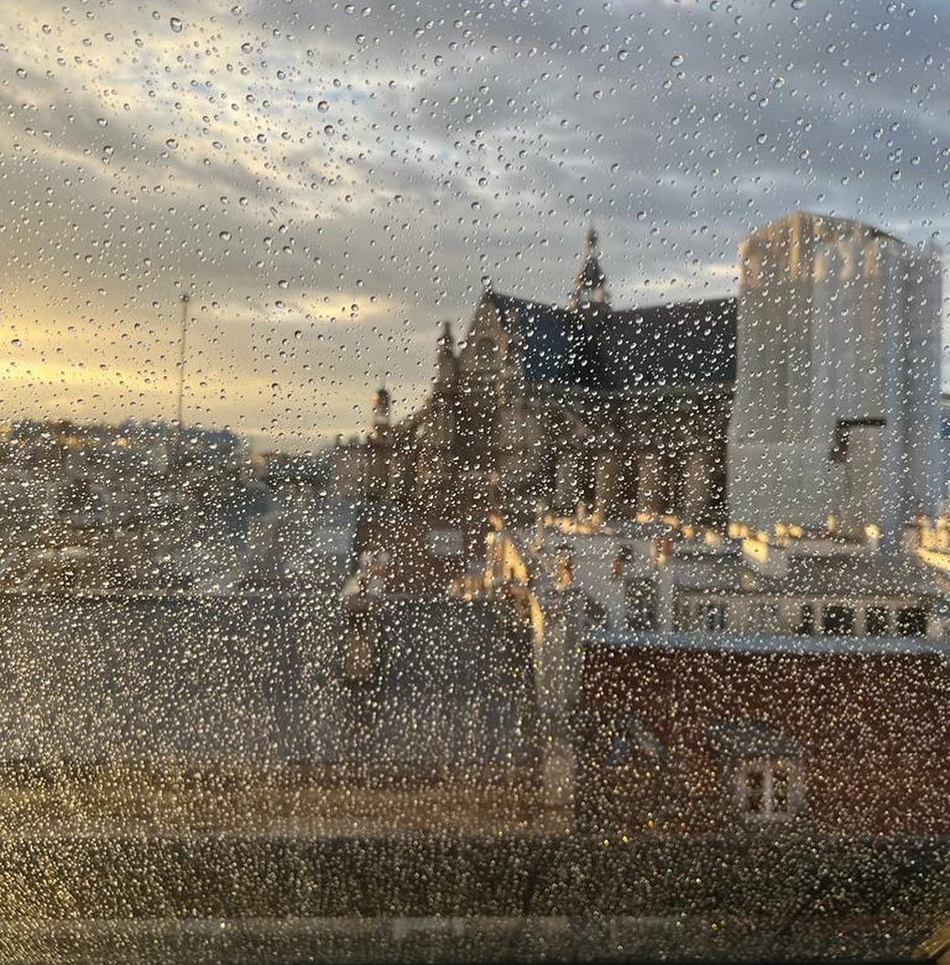 Elisabetta Canalis Take me back..
Adoro viaggiare e l’ultimo mese è stato intenso tra Milano e Par...