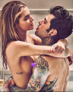 Se c'è una cosa che tutti sanno su di lui, è che Fedez è il rapper più chiacchierato e discusso...