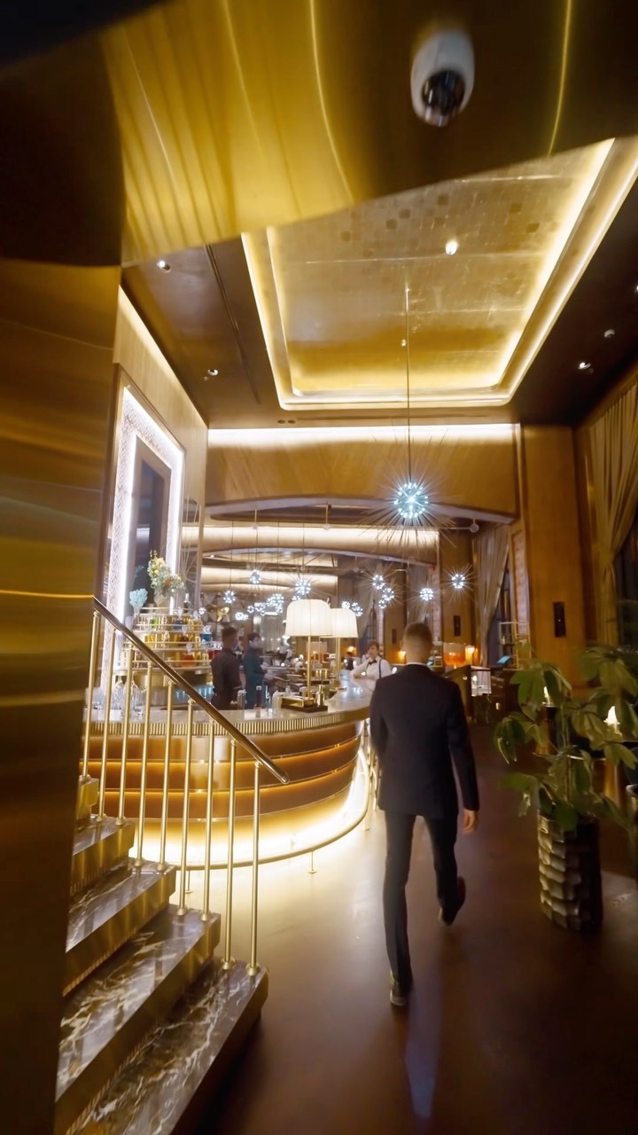 Flavio Briatore, Welcome to  , best restaurant in town…. su Instagram delizia i suoi fan