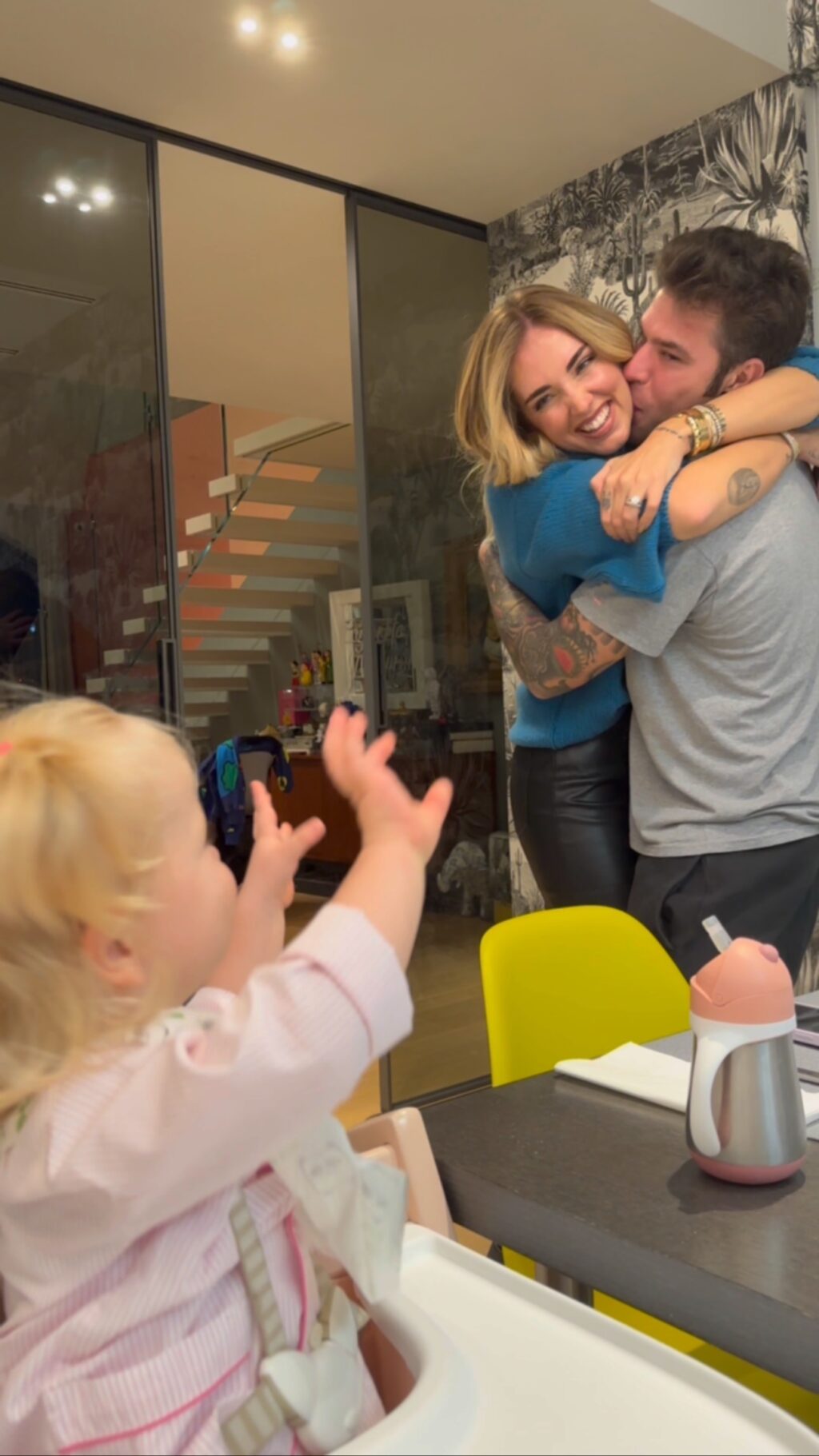 Fedez, La polizia dei baci… su Instagram per i suoi fan