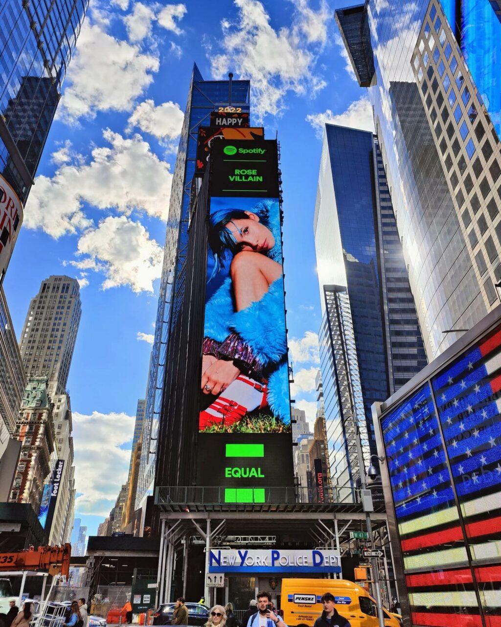 Vi presento Rose Villan, la donna dalle mille sfaccettature! Con il suo sorriso magnetico e il suo...