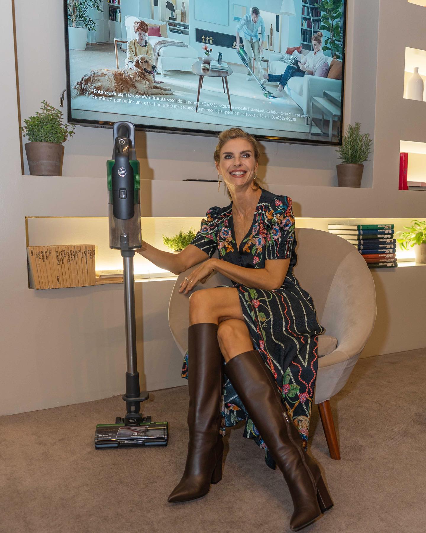 Martina Colombari Eccomi all’evento di presentazione del nuovo aspirapolvere senza filo HF9 di
M...