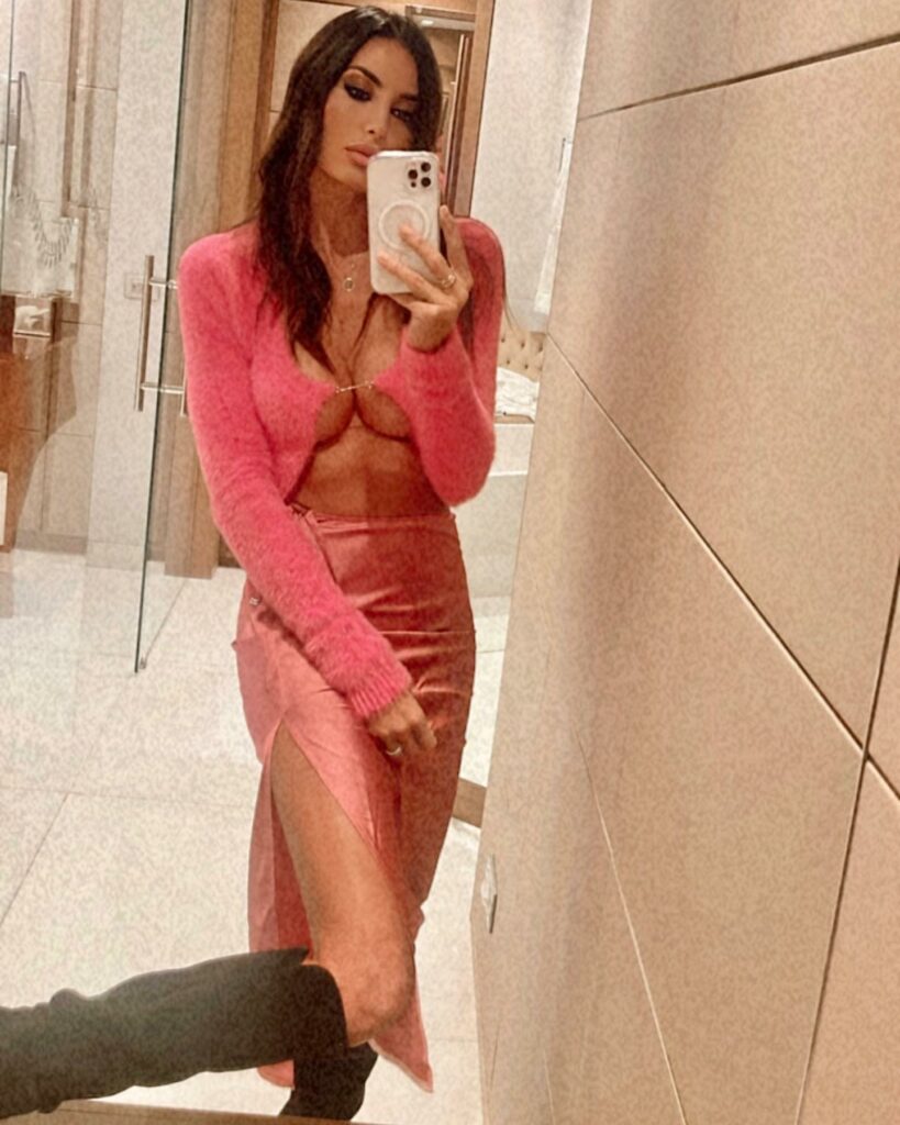 Elisabetta Gregoraci, • last night… su Instagram per i suoi fan