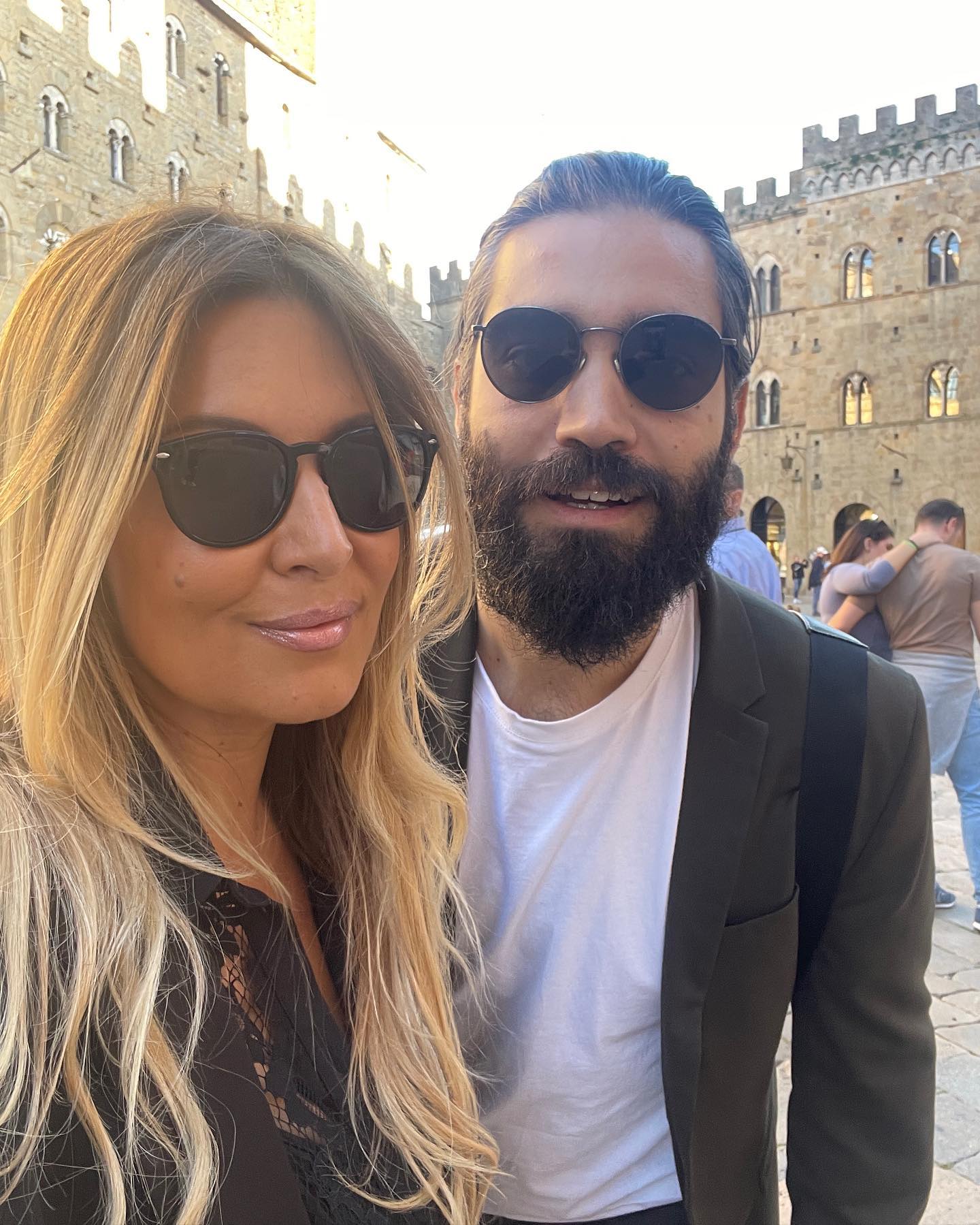 Selvaggia Lucarelli Poche ore a Volterra per accompagnare a ritirare il premio Volterra22 per la na...