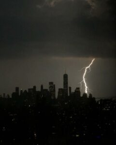 Rose Villan è una ragazza unica nel suo genere. La sua risata è contagiosa, il suo sorriso luminoso...