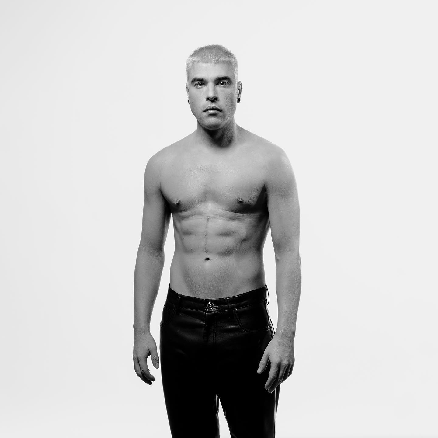 Fedez CRISI DI STATO il nuovo singolo
fuori Venerdì 9 Dicembre...