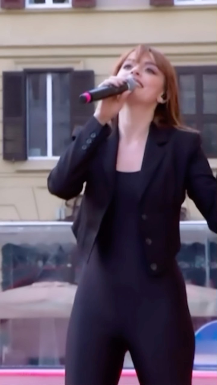 Ciao cari lettori! Oggi vi parlerò di Annalisa, quella ragazza che sembra avere una risposta pronta...