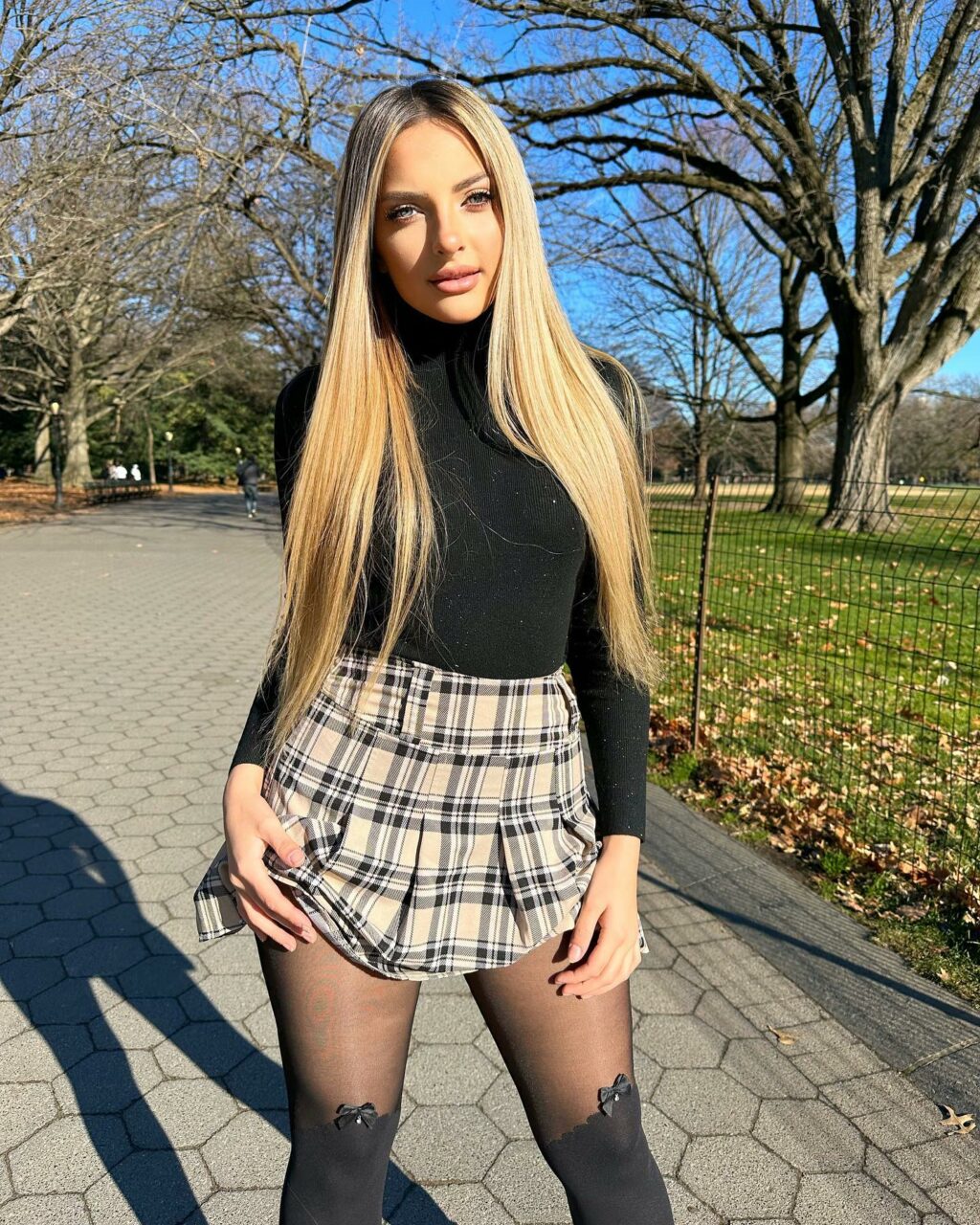 Benvenuti nel fanta-mondo di Aurora Baruto, la regina incontrastata della risata e del divertimento!...