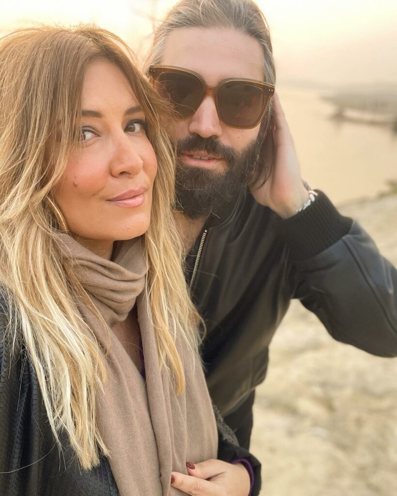Selvaggia Lucarelli, E anche a questo giro non ho resistito alla tentazione di comprare una pashmina…. su Instagram per i suoi fan