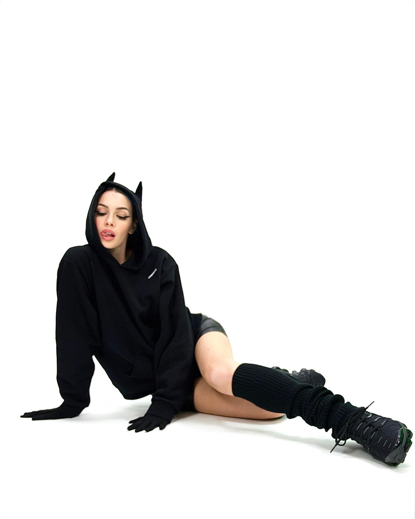 Rose Villan “Lamette” feat. fuori ora
se ascolti bene, puoi sentire le nostre anime
grazie...