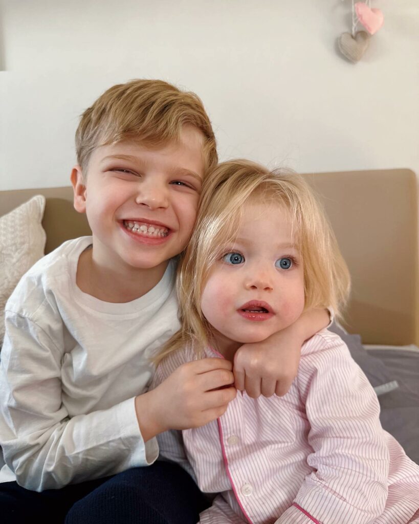 Fedez, Leone & Nino D’Angelo… su Instagram incanta i suoi fan