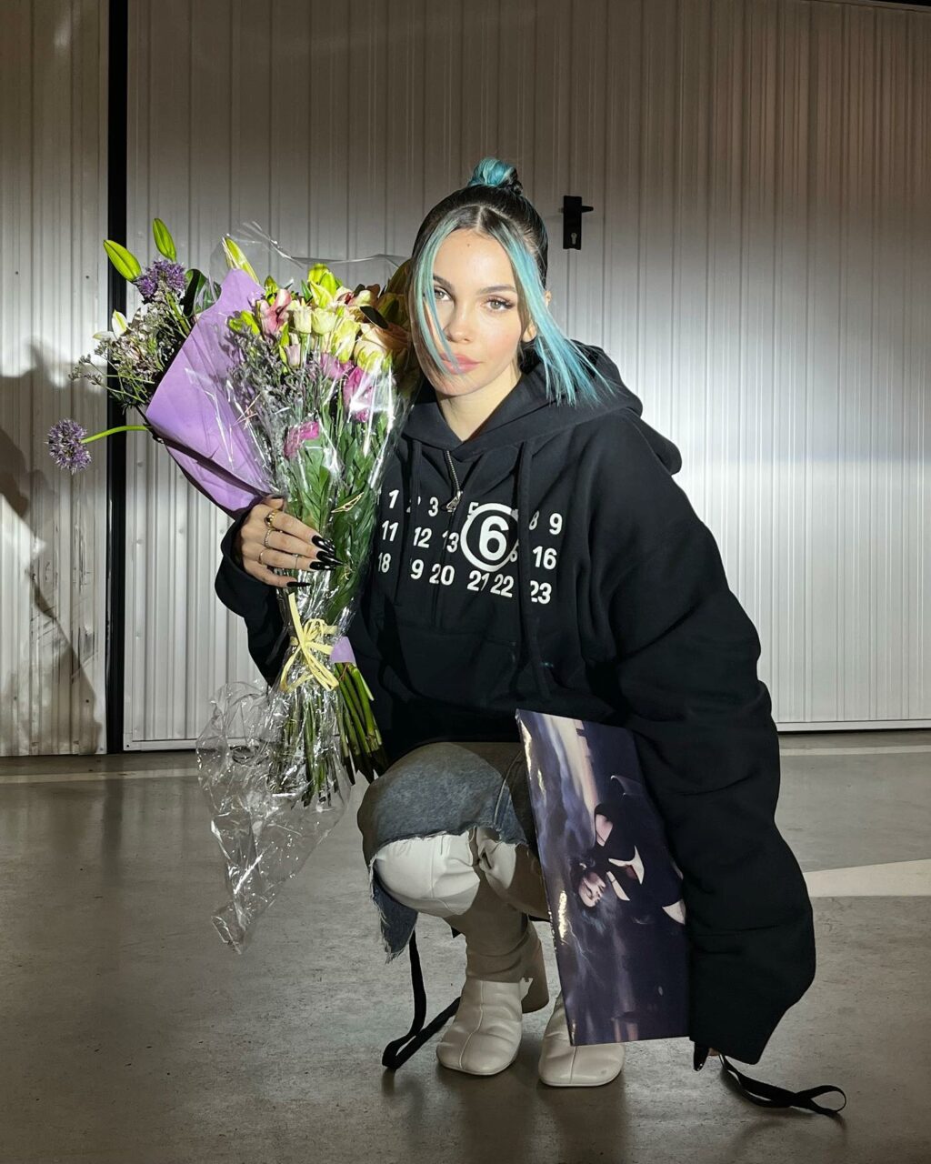 Chi è Rose Villan? Beh, diciamo che è come il dolce aroma di una rosa misto al fascino di una...