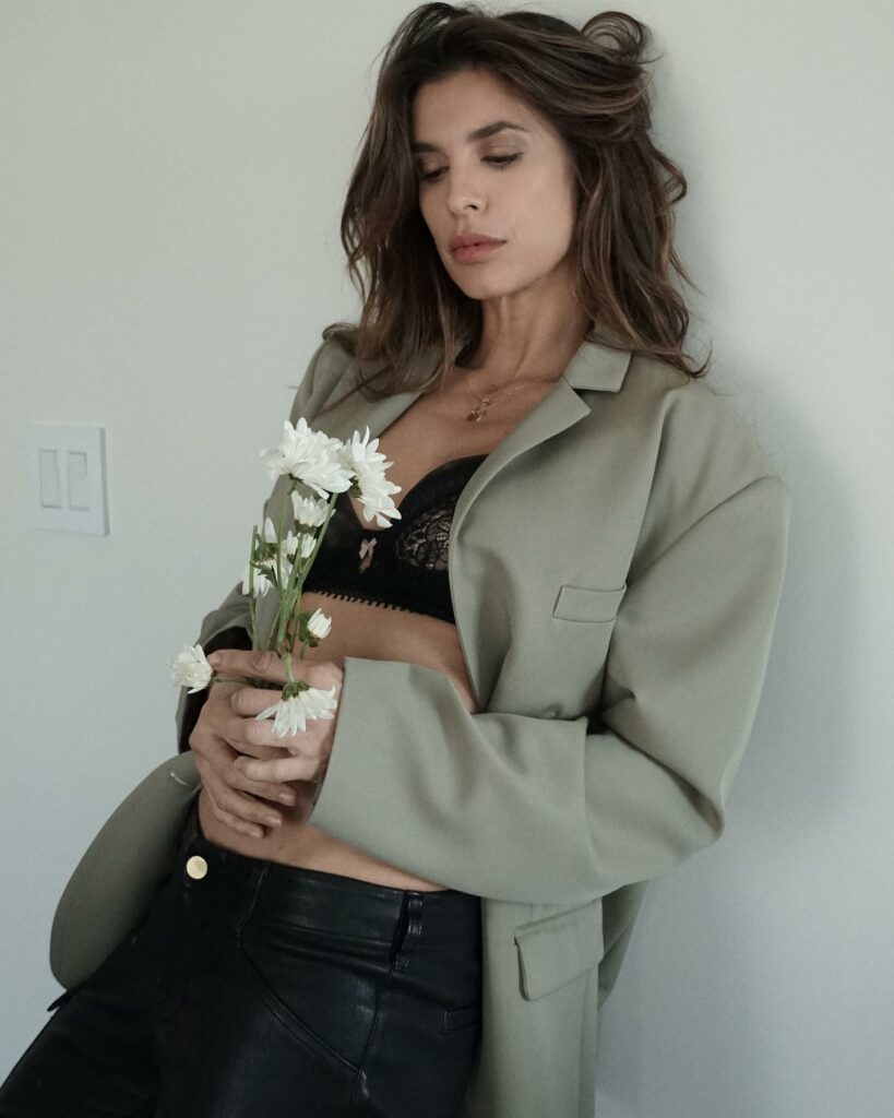 Elisabetta Canalis, … su Instagram fa impazzire i suoi fan