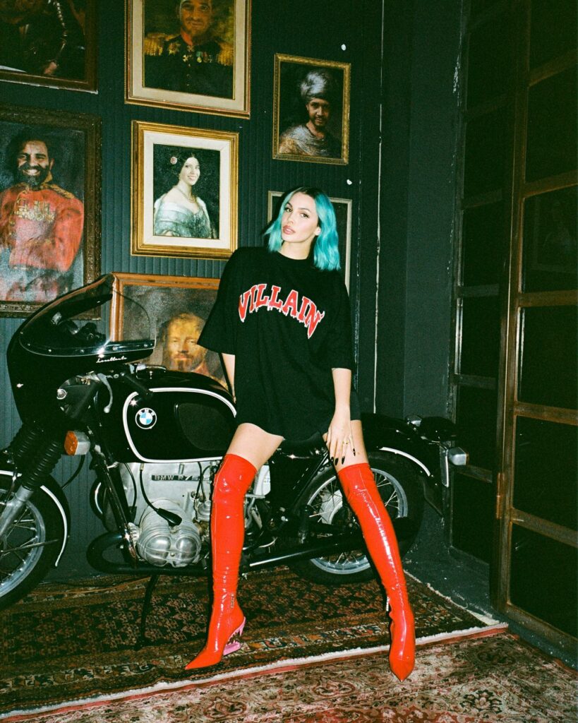 Rose Villan, Fuori ora il bat-merch su www.rosevillain.com… su Instagram “delizia” i suoi fan