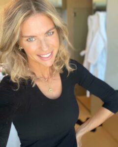 Un giorno Martina Colombari decise di mettere alla prova il suo senso dell'umorismo e la sua ironia...