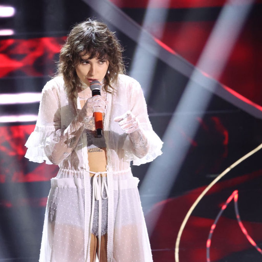 Madame GRAZIE X SEMPRE
SE SIETE CON ME STASERA SPINGERE, È IL NOSTRO MOMENTO...