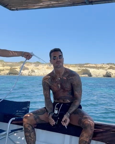 Fabrizio Corona UN ANNO SENZA INSTAGRAM HA ROVINATO LA MIA SERENITÀ. AGOSTO 2022 NOTO....