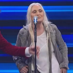 Selvaggia Lucarelli, la regina del gossip italiano, un mix esplosivo di sarcasmo, ironia, e un...