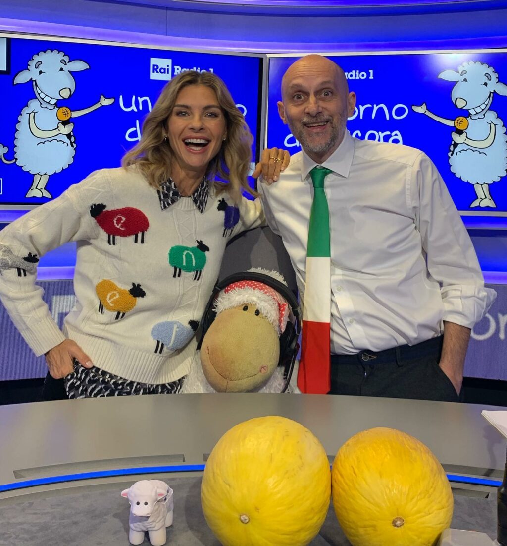 Martina Colombari, Conduttrice per un giorno, insieme al nostro  proprio lei: Martina Colombari…. su Instagram torna per i suoi fan