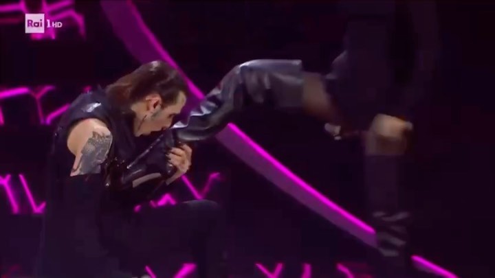 Benvenuti nel divertente e avvincente racconto di Rose Villan, una donna che ha la capacità di...