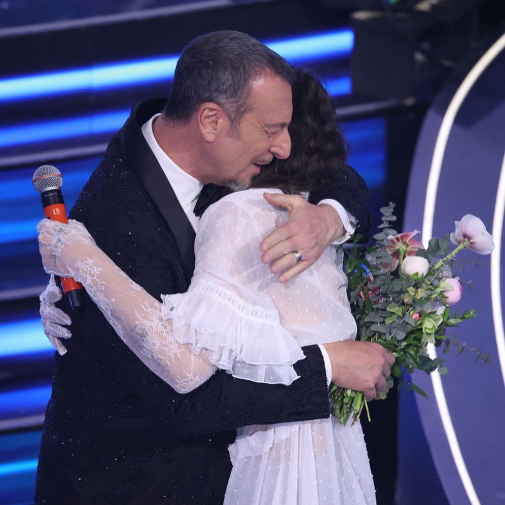 Madame GRAZIE X SEMPRE
SE SIETE CON ME STASERA SPINGERE, È IL NOSTRO MOMENTO...