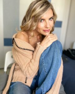 Martina Colombari, Buongiorno a chi crede ancora in qualcosa, a chi vive forte e sbaglia, a chi e’ … su Instagram delizia i suoi fan