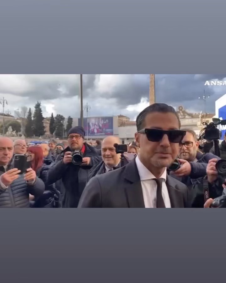 Fabrizio Corona Oggi tutti vogliono la popolarità senza capire che non esiste una formula, guar...