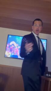 Se c'è una cosa che possiamo dire su Fabrizio Corona è che la sua vita è tutto tranne che noiosa...