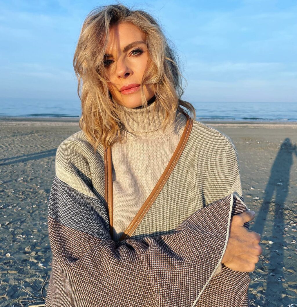 Martina Colombari, The quieter you become, the more you  can hear……. su Instagram incanta i suoi fan