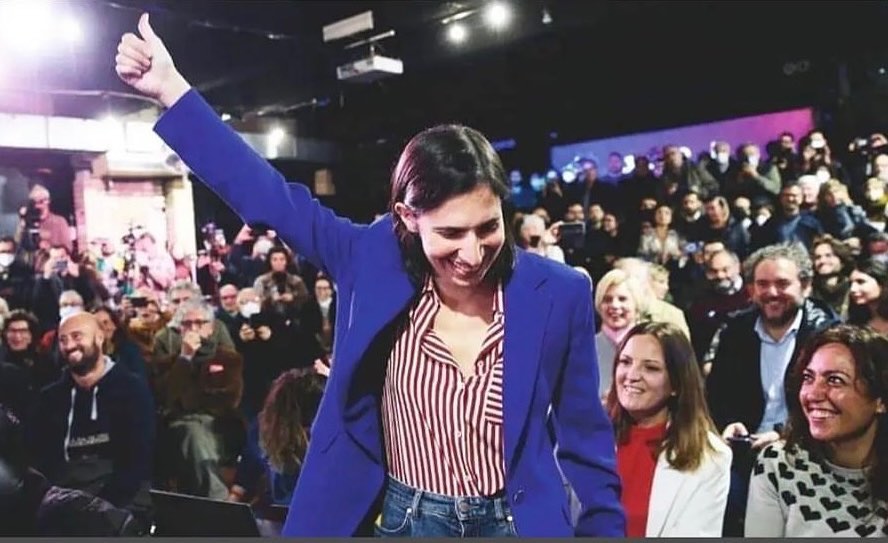 Selvaggia Lucarelli Crederci è bello, ma quando succede è meglio.
Vai Elly, anzi, segretaria Elly S...