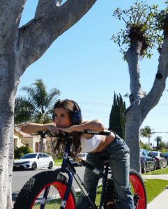 Elisabetta Canalis, Neighborhood… su Instagram per i suoi fan