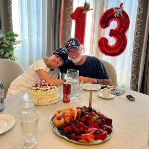 C'è un personaggio che ha fatto parlare di sé più per le sue frasi ingenue che per la sua competenza...