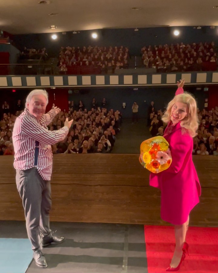 Martina Colombari Una sola parola: GRAZIE! 
“Montagne Russe”...