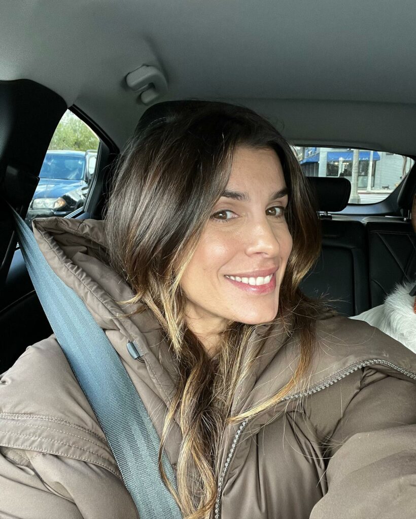 Elisabetta Canalis, Ed eccomi qui , dopo 3 giorni di antibiotici, 3 giorni senza lavarmi i capelli, … su Instagram stupisce i suoi fan