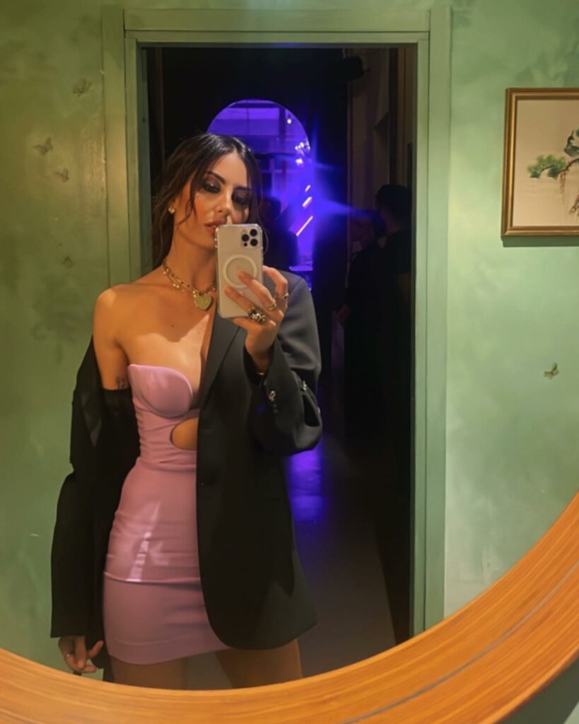 Elisabetta Gregoraci, • Color Clash… su Instagram per i suoi fan