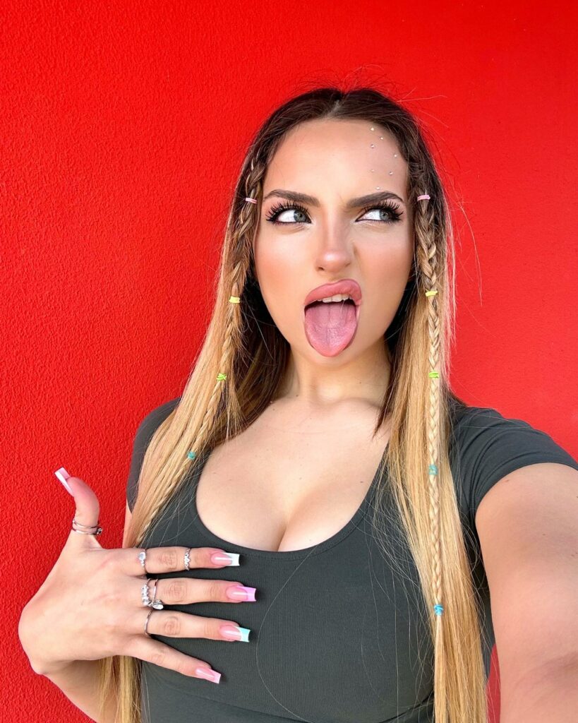 Aurora Baruto, come giselle stringe le mie nuove unghie… su Instagram per i suoi fan