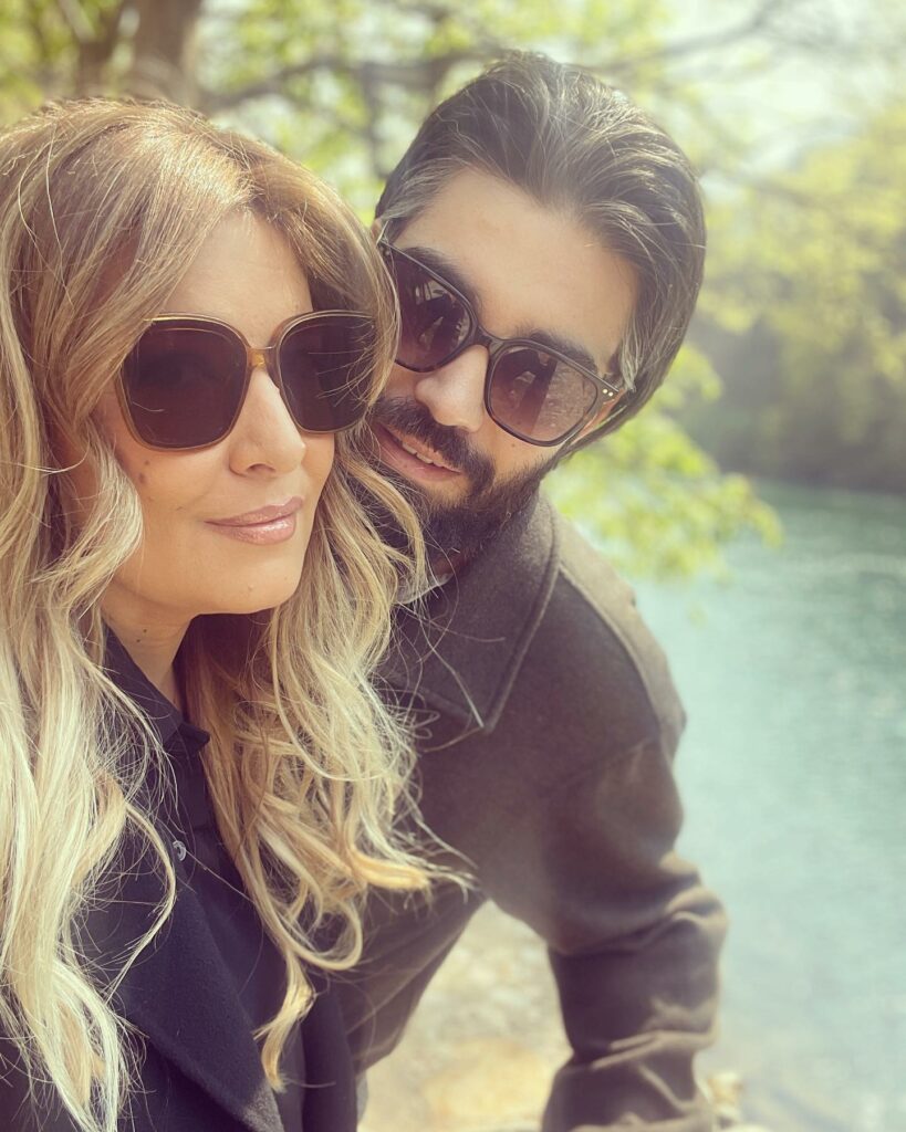 Selvaggia Lucarelli, Con questa foto da fotoromanzo di Grand Hotel vi auguro Buona Pasqua!… su Instagram torna per i suoi fan
