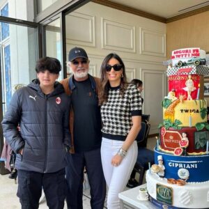 Vi presento il magnate italiano più famoso del jet-set: Flavio Briatore. Con il suo irresistibile...