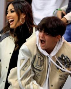 C'è una cosa che si può dire di Flavio Briatore: non passa di certo inosservato. Con il suo stile...