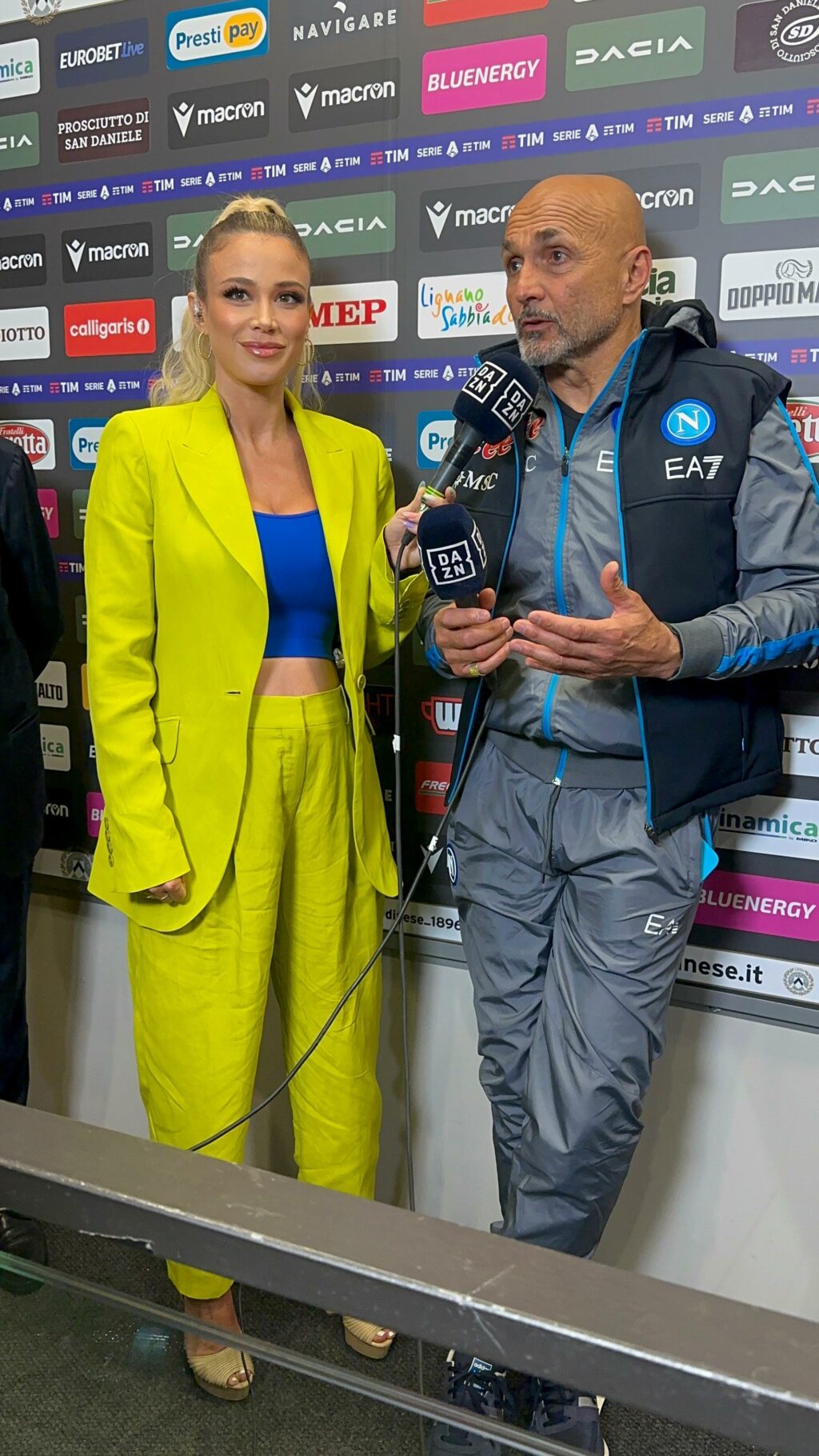 Cin cin tra le coppe di champagne e le telecamere puntate su di lei: Diletta Leotta, la regina...