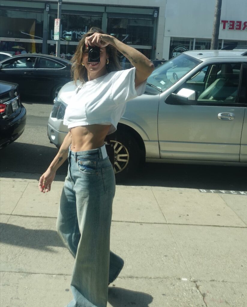 Elisabetta Canalis, Weekend, thrift shopping, friends and fun… su Instagram per i suoi fan
