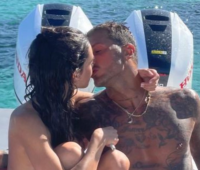 Fabrizio Corona AUGURI PICCOLA OLLY. CON LA FORZA DEL CUORE,LA NOSTRA BOLLA È IL NOSTRO MONDO. ...