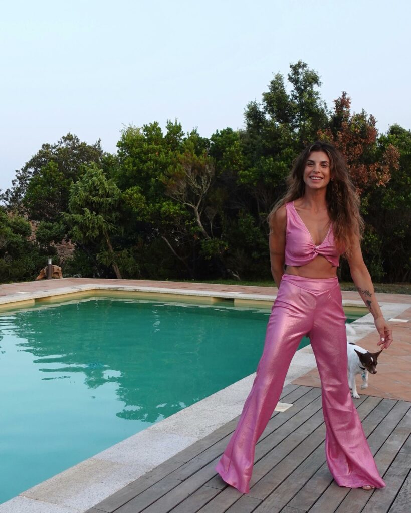 Elisabetta Canalis, Bright colors, amazing food, swimming underwater,kids ,dogs , friends and love !… su Instagram per i suoi fan
