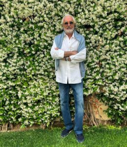 Flavio Briatore, il magnate italiano dell'imprenditoria e della discoteca, noto per il suo...