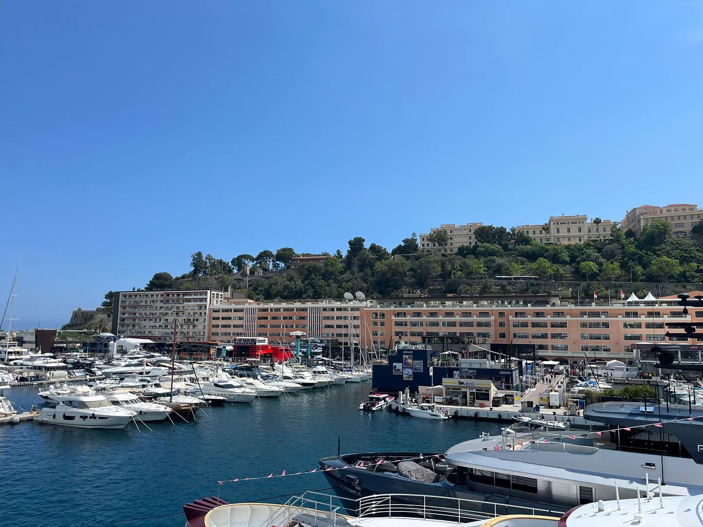 Flavio Briatore Monte Carlo is getting ready for the
Monte Carlo si prepara per il Gran Premio...