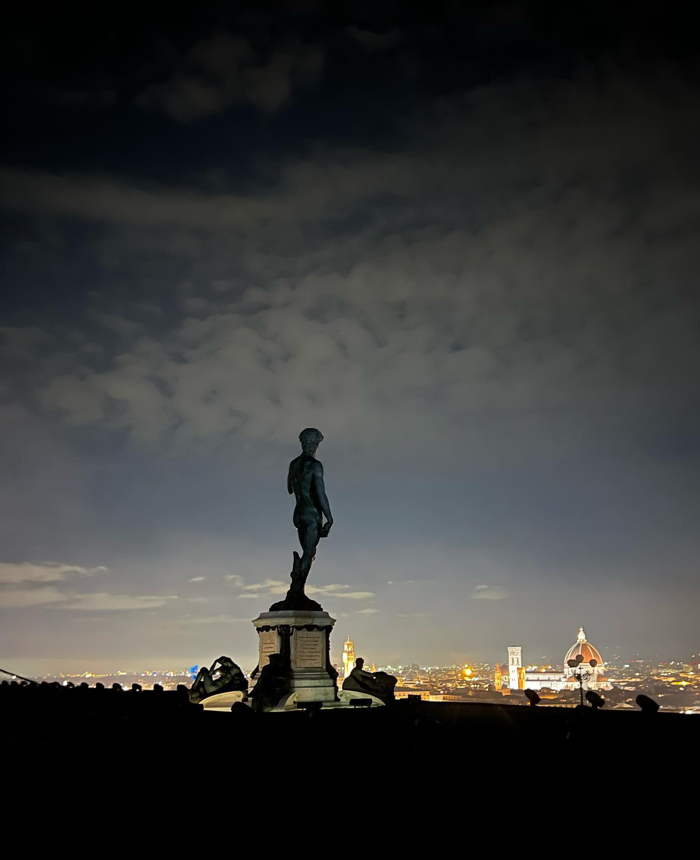 Elisabetta Canalis “Ed allo scoccare della mezzanotte l’incantesimo svanirà e ti ritroverai sul tr...